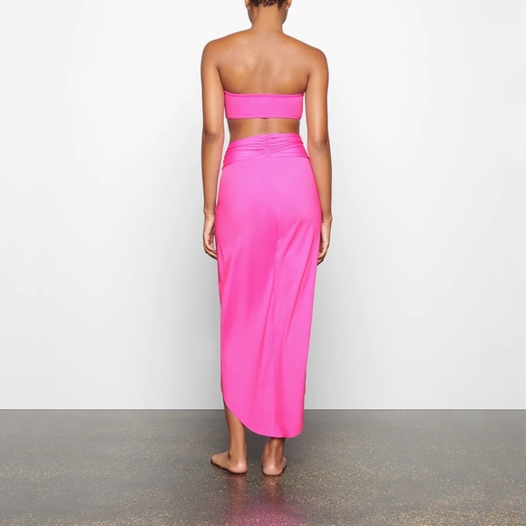 SKIMS Swim Sarong in TAFFY - Picture 5 of 6